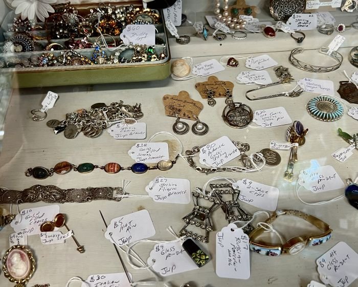 Assorted jewelry