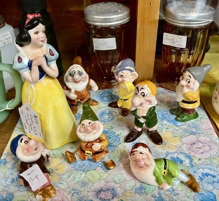 Snow White and Seven Dwarves